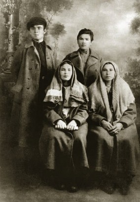 Сыновья Идрис хазрета Габделбаки (Баки) (1897 – 1990) и Габделхади (1901 – 1938), дочери Гайнеркануга (1895 – 1921) и Мухсинэ (1896 – 1989). 1919