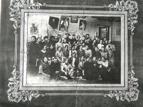 КХШ 1913г. Фото от А.М. Елдашева (Беньков справа в халате) 