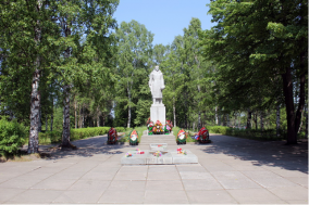[11] Памятник советским воинам на Братском кладбище