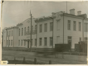 В этом здании проходил Первый Всезырянский съезд коммунистов 1920-е г.