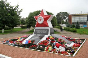Мемориал "Звезда Славы" - мемориальный комплекс в городе Тихвин Ленинградской области, посвященный героям, павшим во время Великой Отечественной войны.