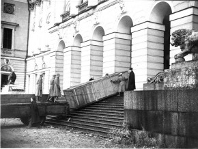 17 октября 1945 г. прибыли первые экспонаты, эвакуированные в 1941 г. в г. Пермь