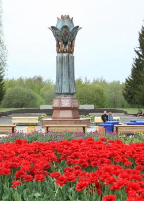 Памятник единению народов и культур: Фото НА-СВЯЗИ.ru