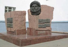 Памятный знак А.Г. Николаеву: Фото НА-СВЯЗИ.ru
