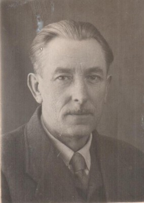 Виктор Степанович Подгурский (1893 - 1969), преподаватель КХУ им. Фешина, оказавший большое влияние на Вулоха