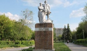 Памятник первым комсомольцам - строителям Магнитки