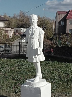 Парковая скульптура "Школьница" 1949 год