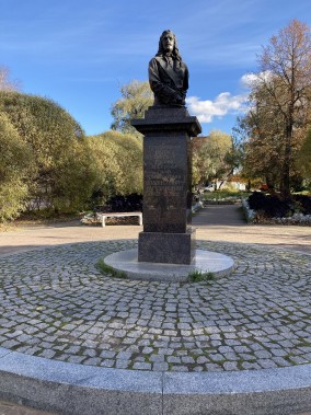 Памятник Савве Рагузинскому в центре города