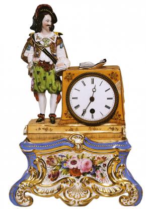 Часы с мужской фигурой в костюме ХVII века