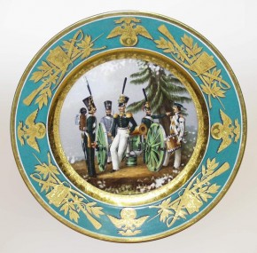 Тарелка с изображением чинов 1-й гренадерской артиллерийской бригады гренадерского корпуса