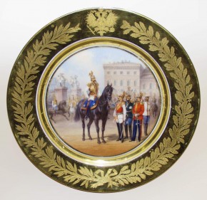 Тарелка с изображением чинов лейб-гвардии Конного полка