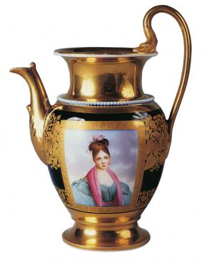 Кофейник с женским портретом