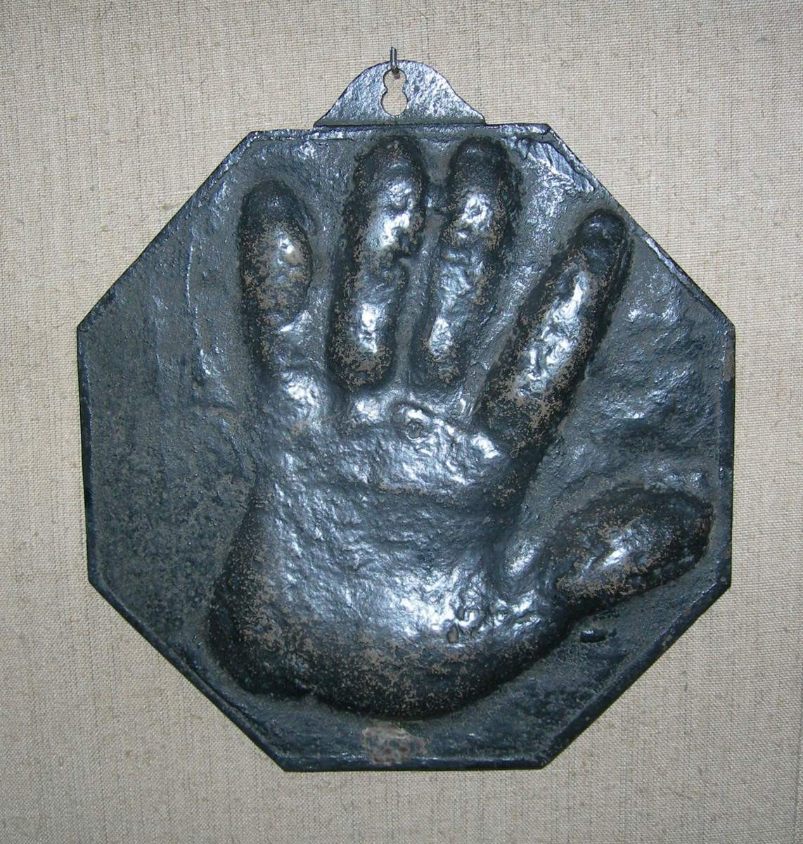 Барельеф с оттиском руки Петра I, 1707