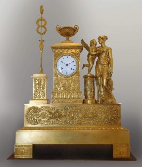 Часы каминные, бронзовые, золоченые, с фигурой Гебы и амуром