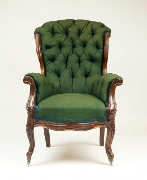 «Вольтеровское» кресло из гарнитура для Уборной великого князя Александра Александровича в Александровском дворце