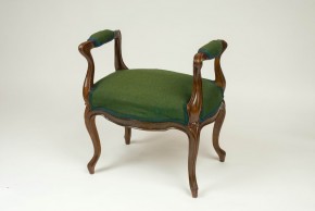 Банкетка из гарнитура для Уборной великого князя Александра Александровича в Александровском дворце