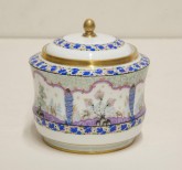 Сахарница с крышкой из чайного сервиза