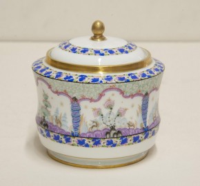 Сахарница с крышкой из чайного сервиза 