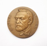 Медаль 90 лет комитету по Нобелевским премиям