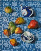 Груши на синей скатерти