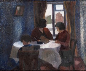 Семья за столом у окна