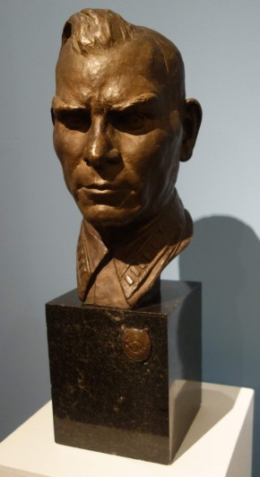Портрет Героя Советского Союза полковника И.Л. Хижняка